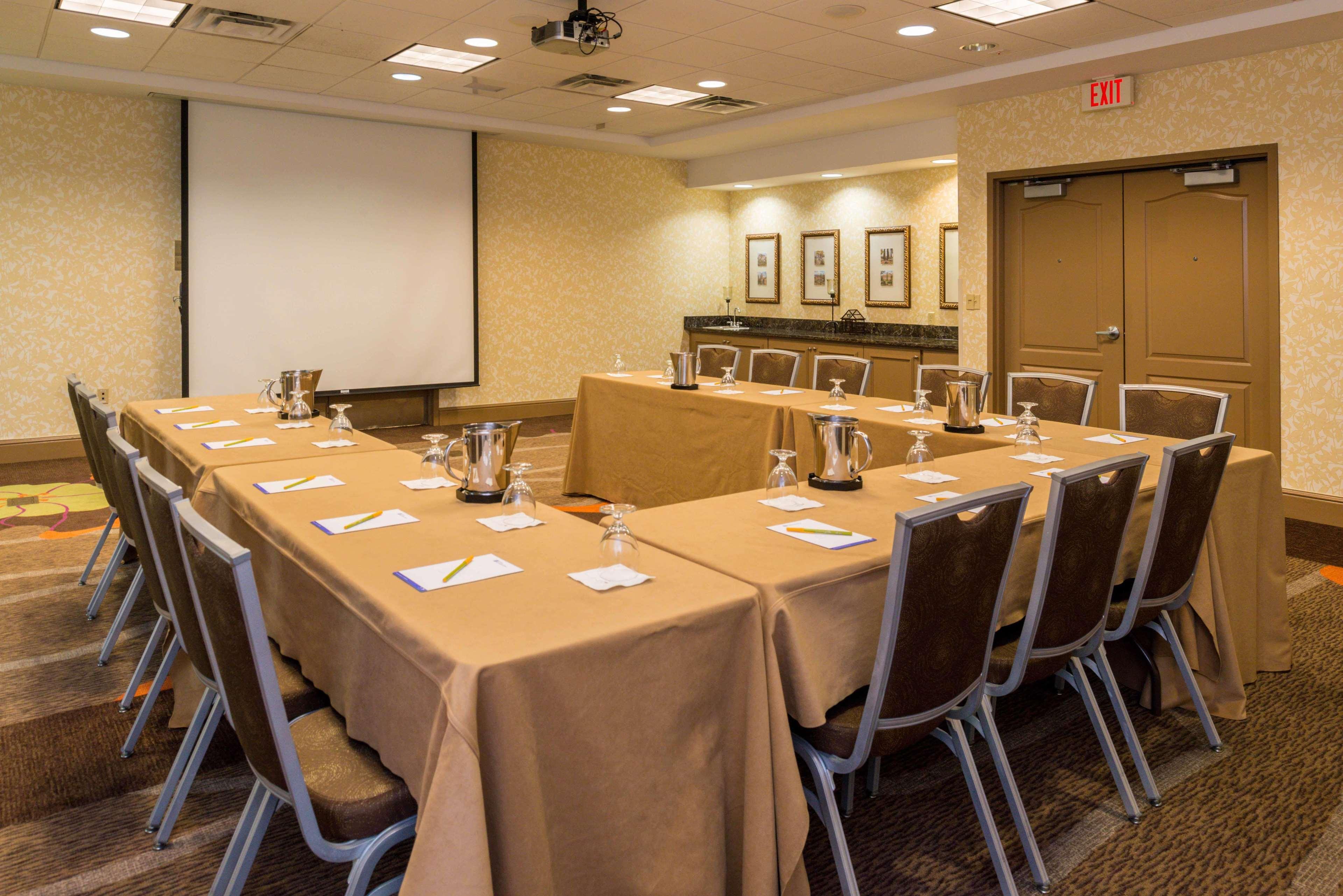 Hilton Garden Inn Charlottesville Exterior photo